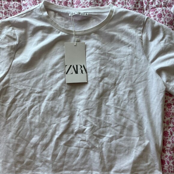 White T-shirt - Picture 1 of 4